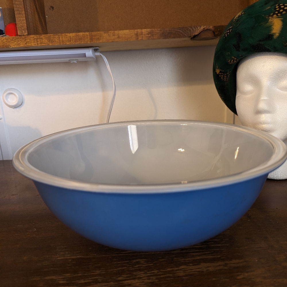 Vintage Pyrex Bowl